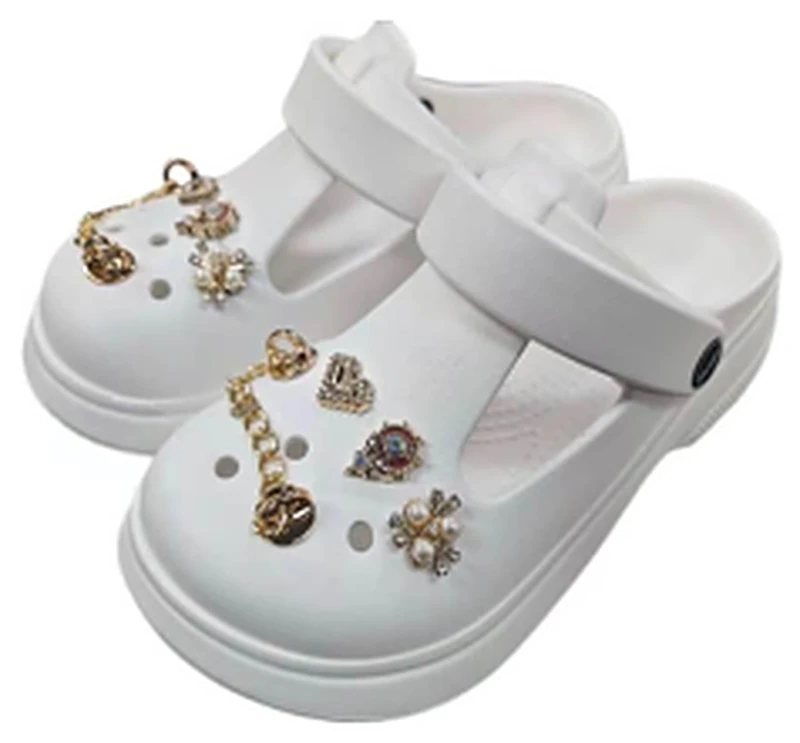 Babuche com Pins 1006 Feminino na cor Branco
